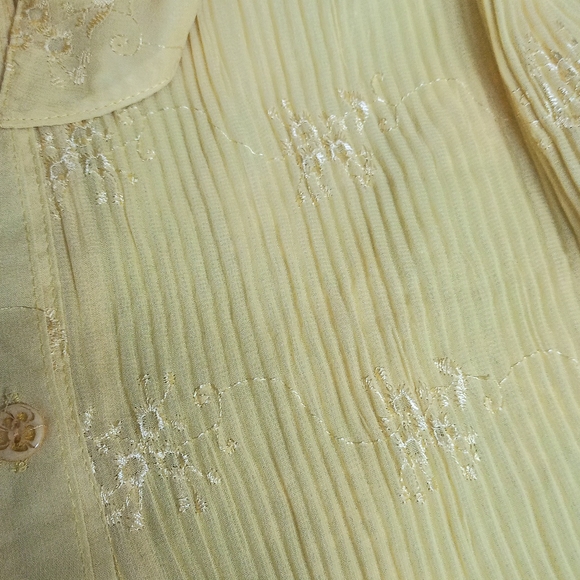 Yellow Top - Picture 10 of 11